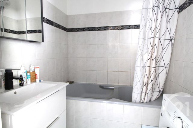 Appartement F4 à louer - 4 pièces - 82.88 m2 - MONTLUEL - 01 - RHONE-ALPES - Century 21 Bde Immo