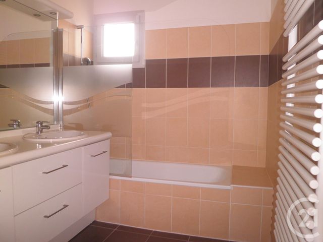 Appartement F5 à louer - 5 pièces - 107.0 m2 - MONTLUEL - 01 - RHONE-ALPES - Century 21 Bde Immo