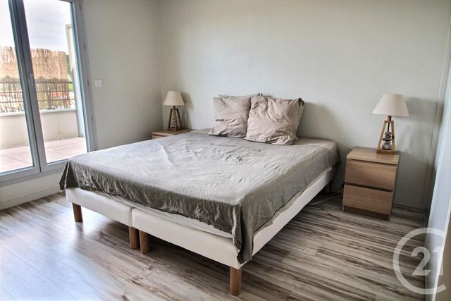 Appartement F5 à louer - 5 pièces - 107.0 m2 - MONTLUEL - 01 - RHONE-ALPES - Century 21 Bde Immo