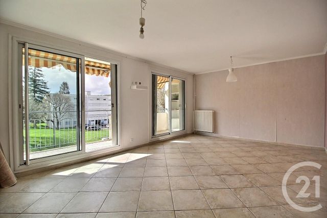 Appartement F4 à louer - 4 pièces - 82.88 m2 - MONTLUEL - 01 - RHONE-ALPES - Century 21 Bde Immo
