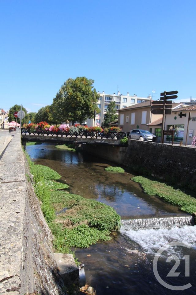 Afficher la photo en grand commerce à vendre - 27.35 m2 - MONTLUEL - 01 - RHONE-ALPES - Century 21 Bde Immo