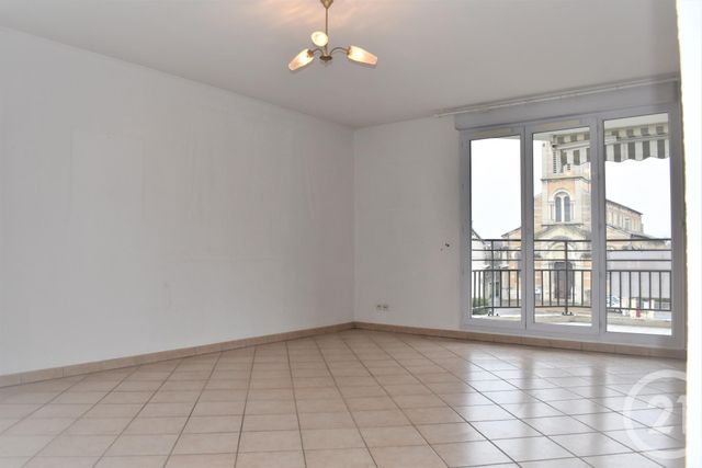 Appartement F4 à louer - 4 pièces - 85.4 m2 - MIRIBEL - 01 - RHONE-ALPES - Century 21 Bde Immo