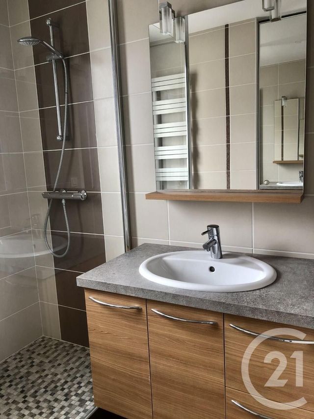 Appartement F4 à louer - 4 pièces - 85.4 m2 - MIRIBEL - 01 - RHONE-ALPES - Century 21 Bde Immo