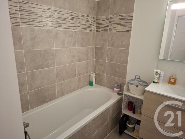 Appartement F3 à vendre - 4 pièces - 78.0 m2 - ST MAURICE DE BEYNOST - 01 - RHONE-ALPES - Century 21 Bde Immo