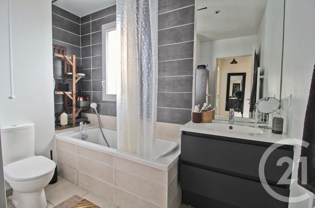 Appartement Duplex à vendre - 4 pièces - 87.86 m2 - ST MAURICE DE BEYNOST - 01 - RHONE-ALPES - Century 21 Bde Immo