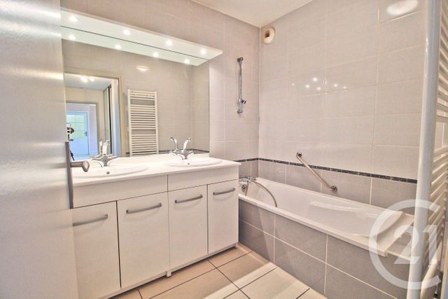 Appartement à vendre - 4 pièces - 111.24 m2 - DAGNEUX - 01 - RHONE-ALPES - Century 21 Bde Immo