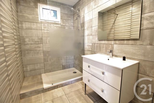 Appartement F3 à vendre - 3 pièces - 65.56 m2 - MONTLUEL - 01 - RHONE-ALPES - Century 21 Bde Immo