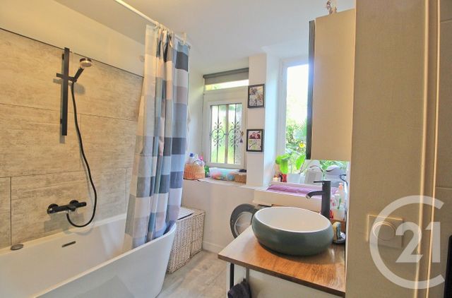 Afficher la photo en grand Appartement F2 bis à vendre - 2 pièces - 63.0 m2 - THIL - 01 - RHONE-ALPES - Century 21 Bde Immo