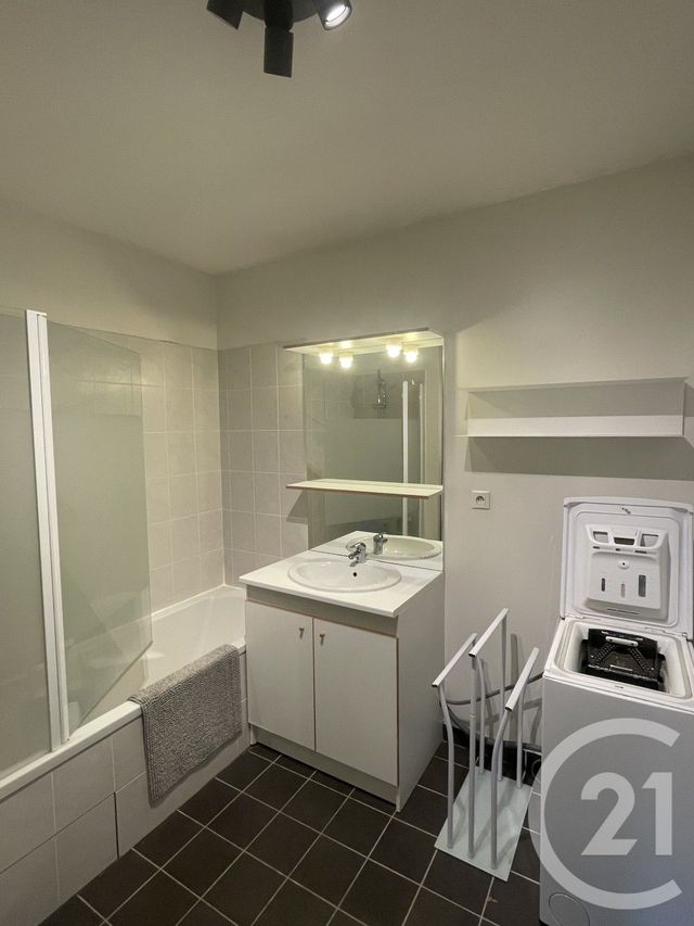 Appartement T3 à louer - 3 pièces - 55.51 m2 - MONTLUEL - 01 - RHONE-ALPES - Century 21 Bde Immo