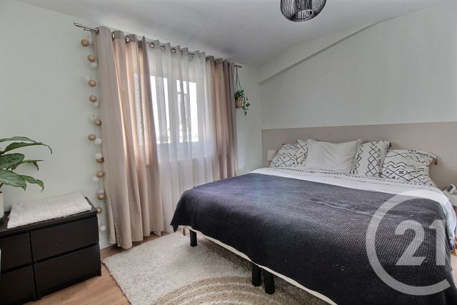 Appartement T4 à vendre - 5 pièces - 97.6 m2 - MONTLUEL - 01 - RHONE-ALPES - Century 21 Bde Immo