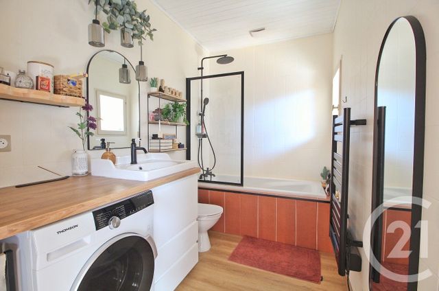 Appartement F1 bis à vendre - 2 pièces - 54.57 m2 - MONTLUEL - 01 - RHONE-ALPES - Century 21 Bde Immo