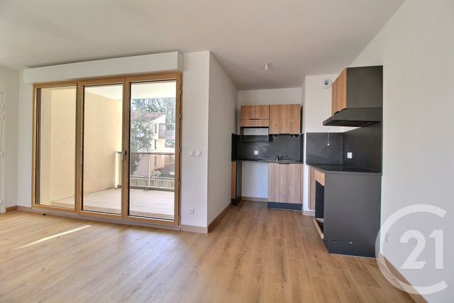 Appartement F3 à louer - 3 pièces - 66.34 m2 - MONTLUEL - 01 - RHONE-ALPES - Century 21 Bde Immo