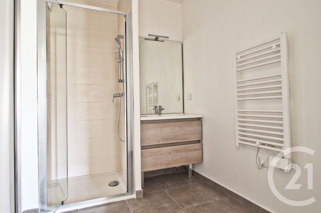 Appartement F3 à louer - 3 pièces - 66.34 m2 - MONTLUEL - 01 - RHONE-ALPES - Century 21 Bde Immo